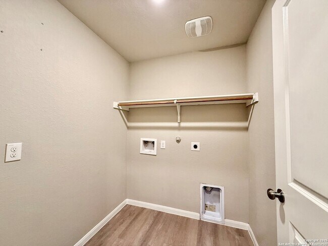 Building Photo - 8127 Glasgow Dr