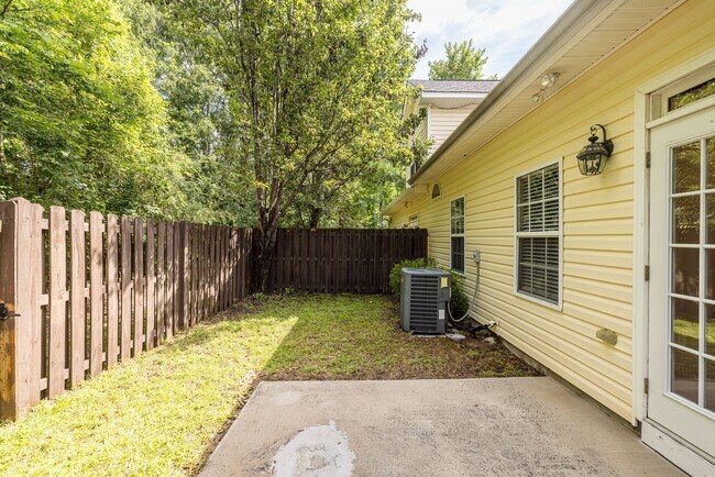 Building Photo - 435 Snead Way