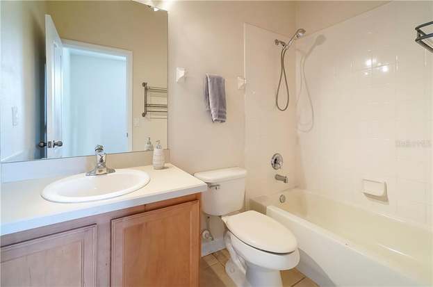 Building Photo - 10325 Manderley Way
