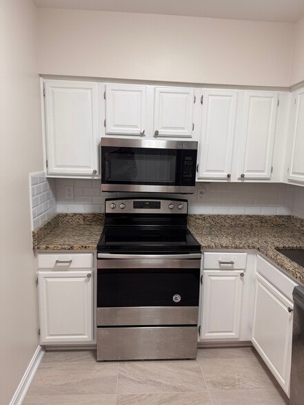 Stainless steel appliances - 2530 Fairfax Dr