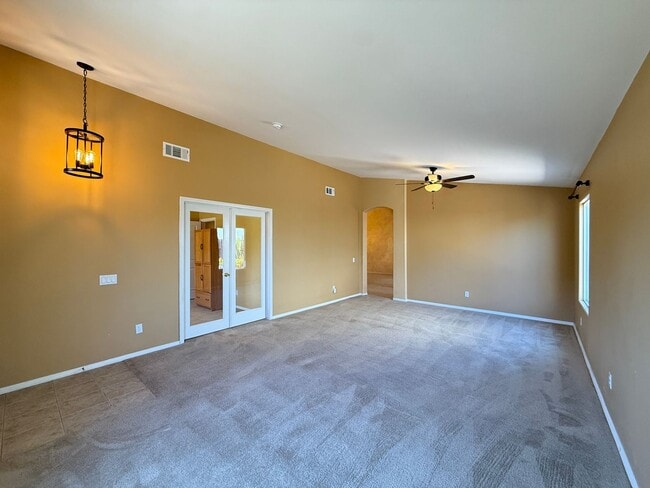 Building Photo - Spacious Single Story 4 Bedroom, 2 Bathroo...