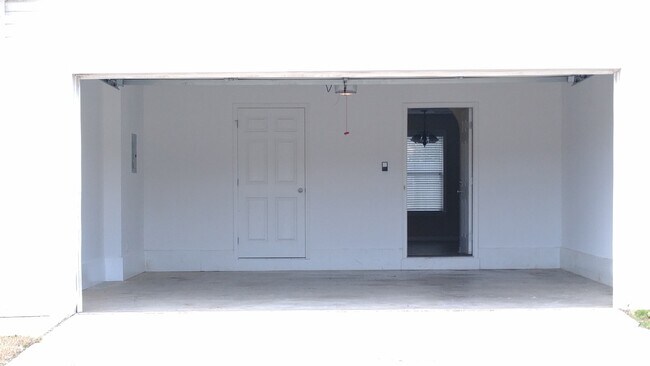 Building Photo - 16210 Stone Ridge Pkwy