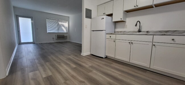 Building Photo - 631 NE 72nd Terrace