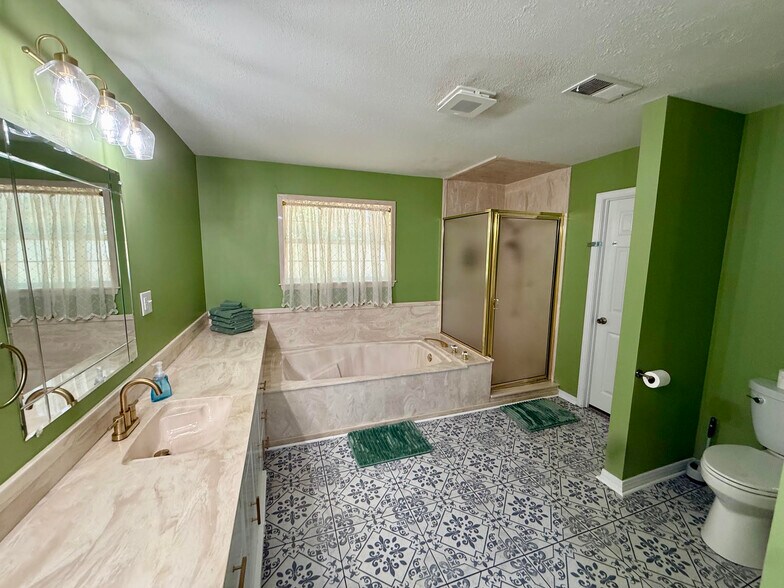Building Photo - 19 Turtle Pond N