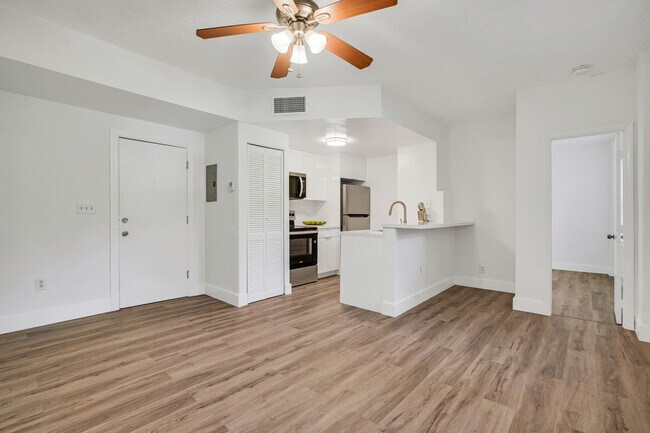 Building Photo - 536 14th St