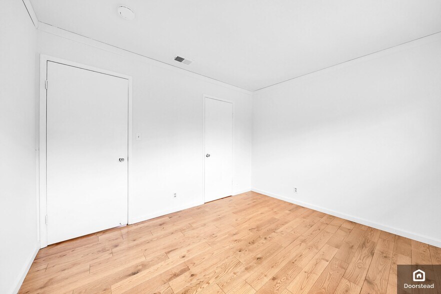 Building Photo - 3273 Cropley Ave