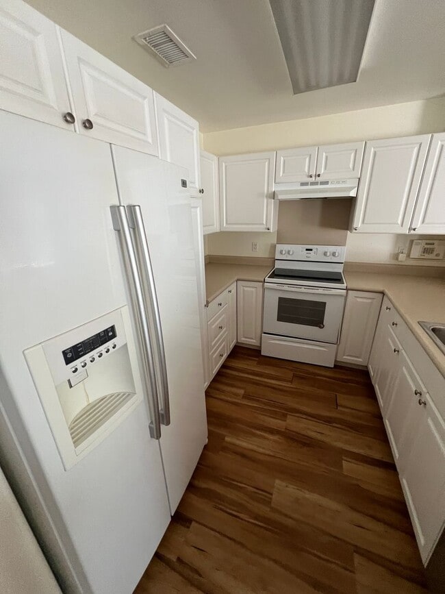 Building Photo - Spinnaker Townhouse $3250.00! 2 Story 3bd ...