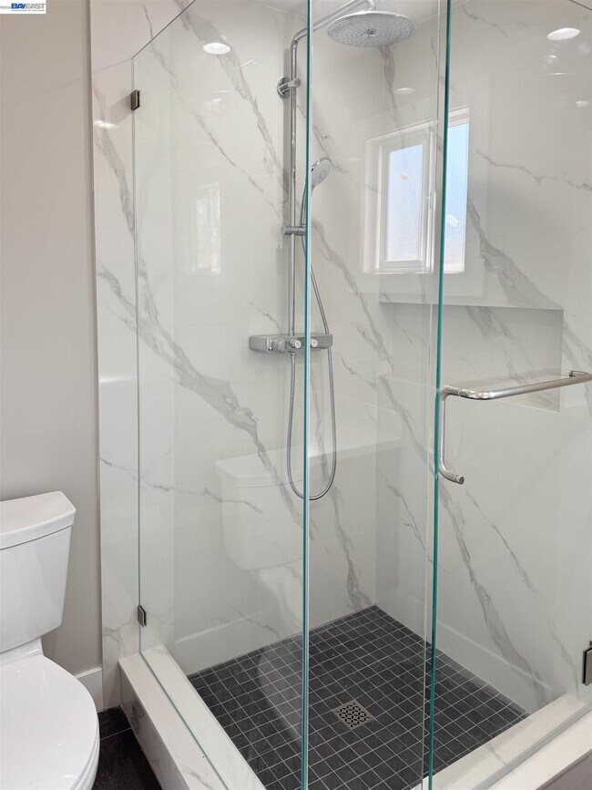 Building Photo - 2071 Seacliff Dr