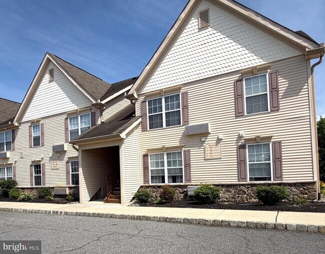 Building Photo - 38 Sequoia Dr
