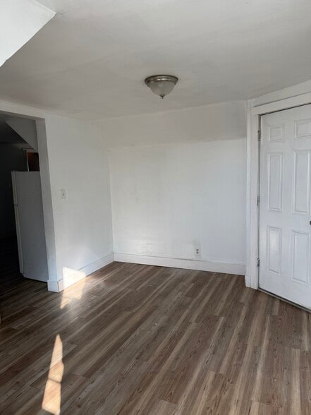 Building Photo - 103 Walnut St