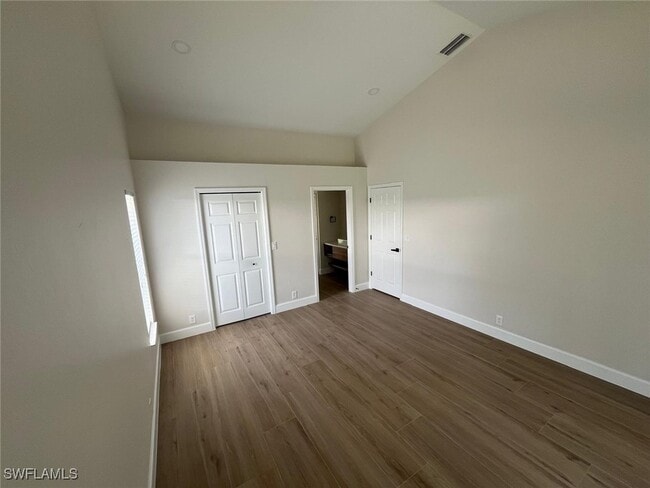 Building Photo - 2285 River Reach Dr