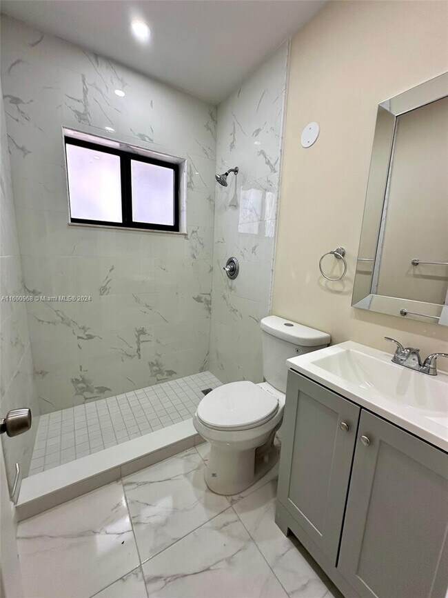 Building Photo - 775 NW 168th Dr