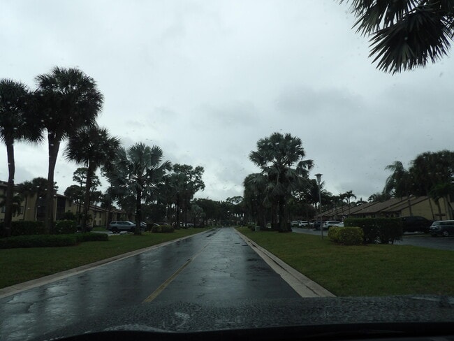 Building Photo - 618 Sea Pine Way