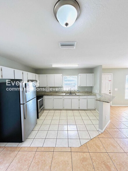 Building Photo - 3706 N Garrison St