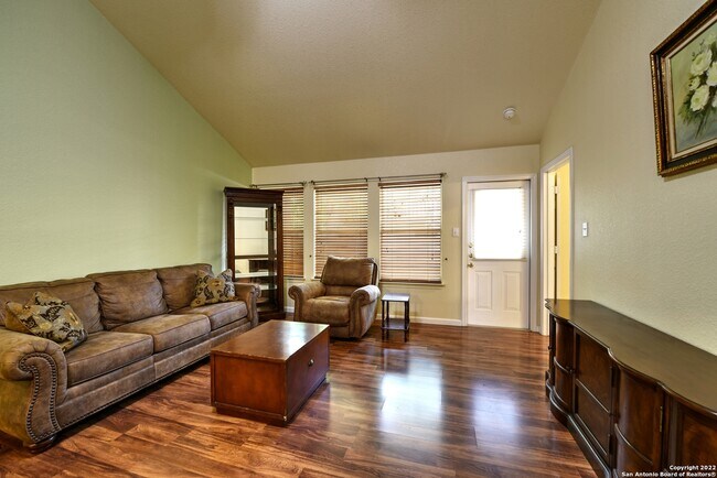 Building Photo - 3202 Eisenhauer Rd