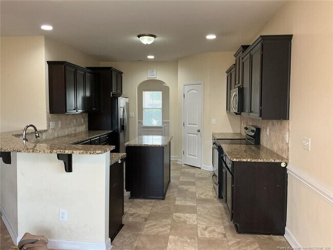 Building Photo - 825 Ronald Reagan Drive