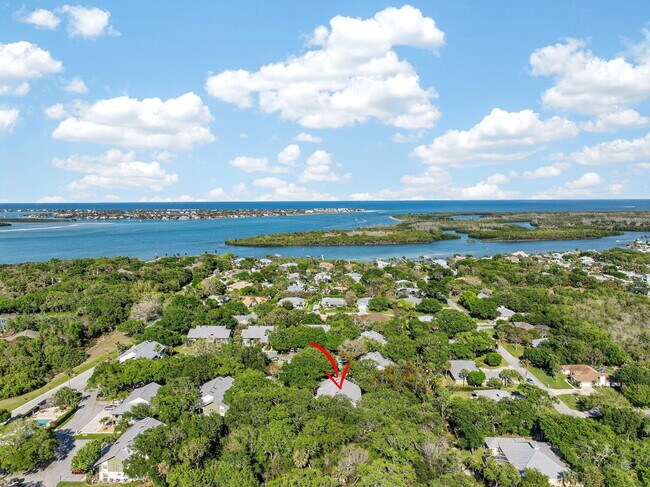 Building Photo - 5230 SE Seascape Way