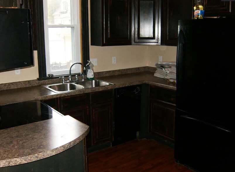 Building Photo - 1916 N Bartlett Ave