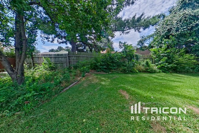 Building Photo - 3816 Aspenwood Dr