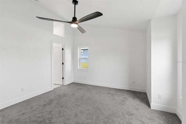 Building Photo - 5424 Loma Vista Dr E