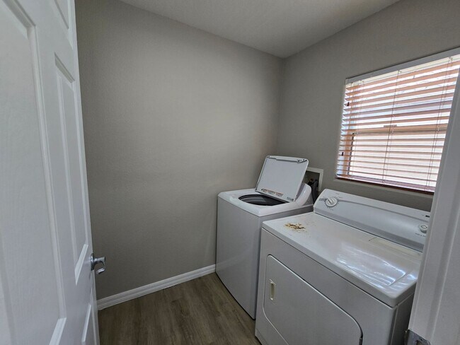 Building Photo - Rhodes Ranch 2 Story Rental