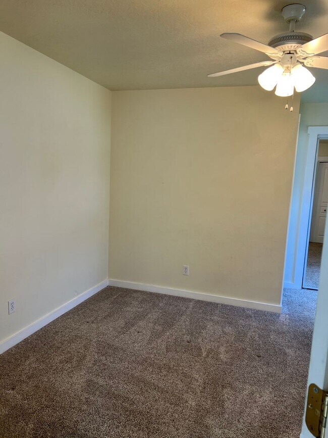 Building Photo - Coming soon! 3 bed single family home on a court