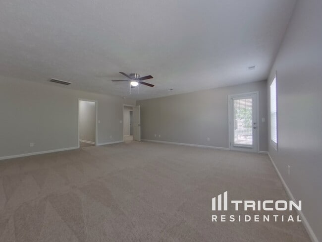 Building Photo - 222 Castlebury Dr