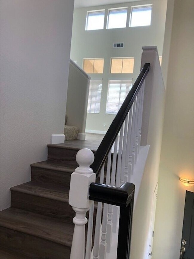 Building Photo - PICTURE PERFECT 2 BR/2 BATH PLUS LOFT END UNIT CONDO WITH DIRECT ACCESS 2 CAR GARAGE