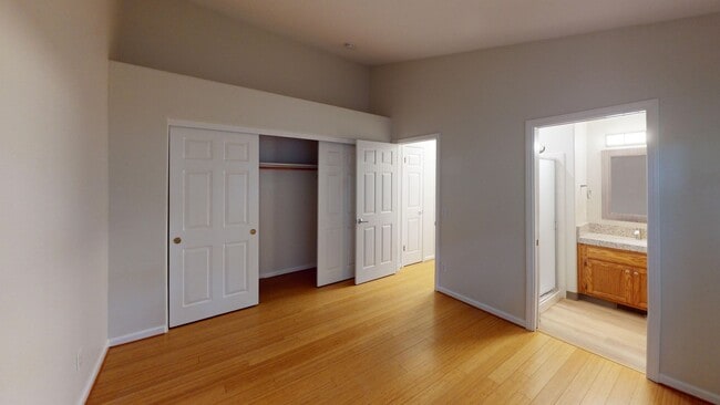 Building Photo - Nicely updated 2x2 Santa Rosa Home