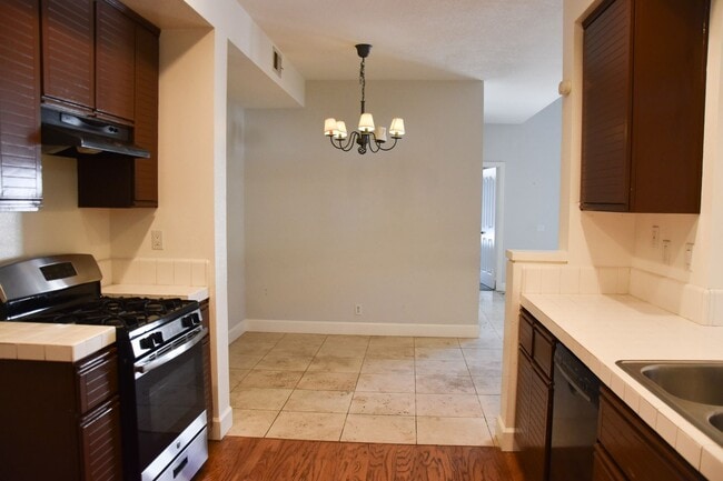 Building Photo - 8215 E White Oak Ridge