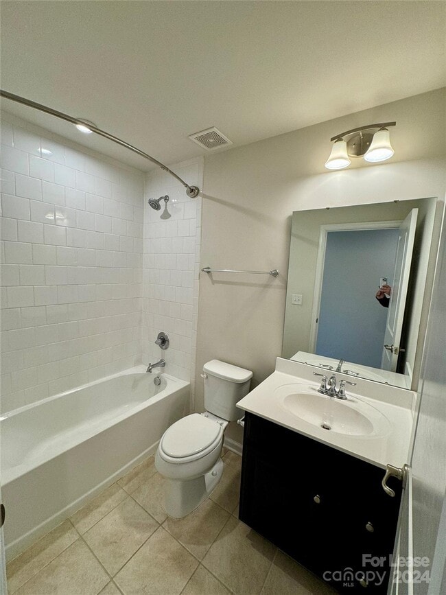 Building Photo - 319 Pond Pl Ln