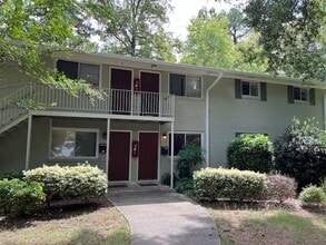 Building Photo - Spacious 3-Bedroom, 2-Bath located in the heart of Carrboro