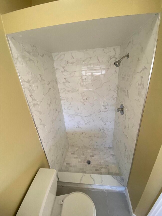 Building Photo - 8057 Bracken Ln