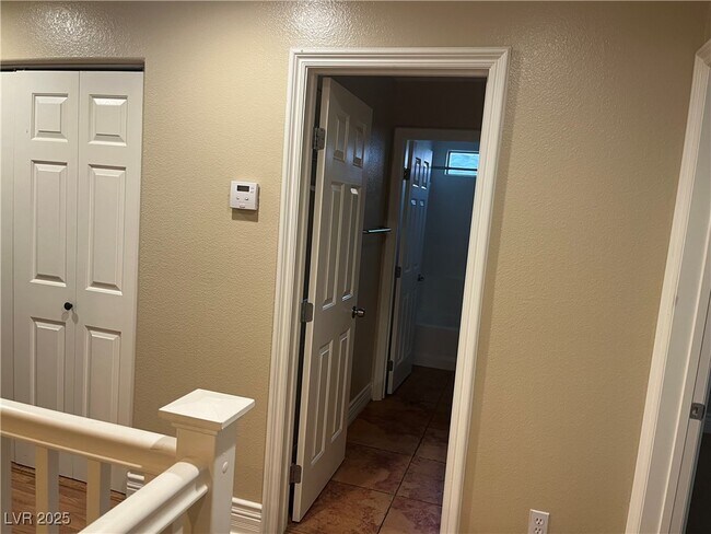 Building Photo - 397 Hidden Hole Dr