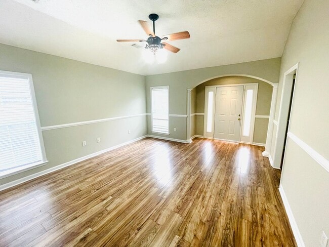 Building Photo - ** 3 Bed 2 Bath located in Millbrook ** Ca...