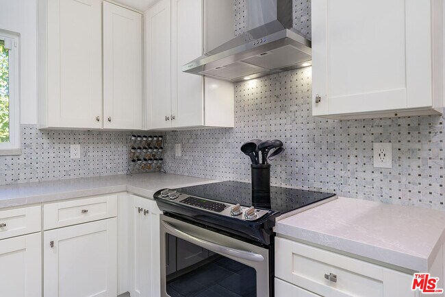 Building Photo - 13843 Milbank St