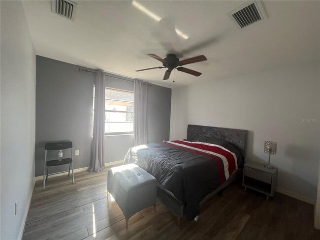 Building Photo - 470 Strasburg Dr