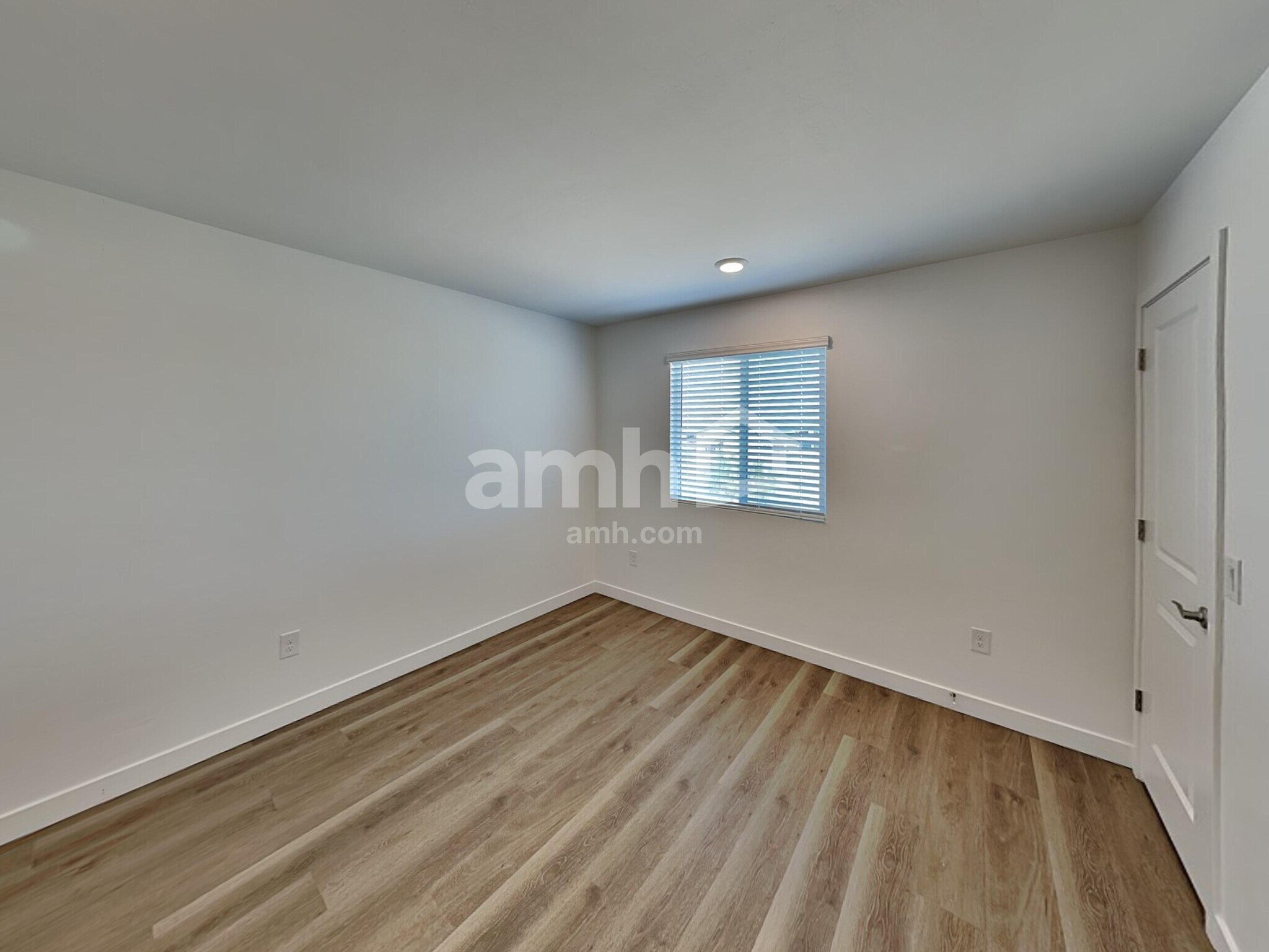 Building Photo - 9658 N Avenida Lucena