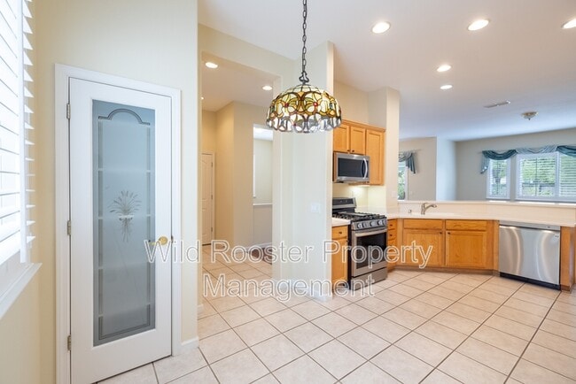 Building Photo - 2713 Robinson Creek Ln