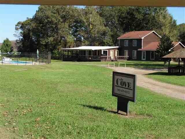 Primary Photo - 145 E School Ave