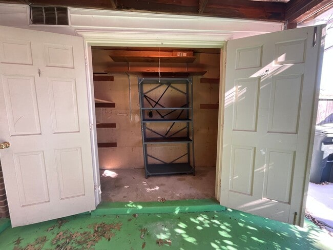 Building Photo - 3202 Regents Park Ln