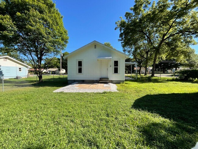 Building Photo - LEASING