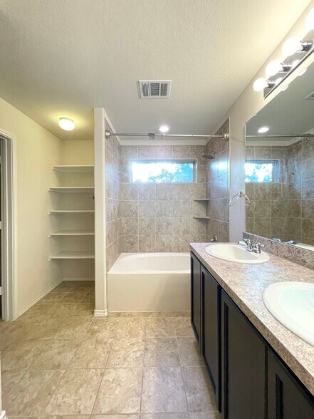Building Photo - 10228 Crescendo Ln