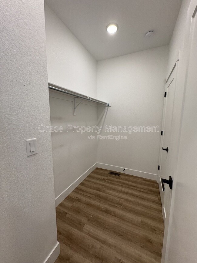 Building Photo - 2657 W 68th Pl