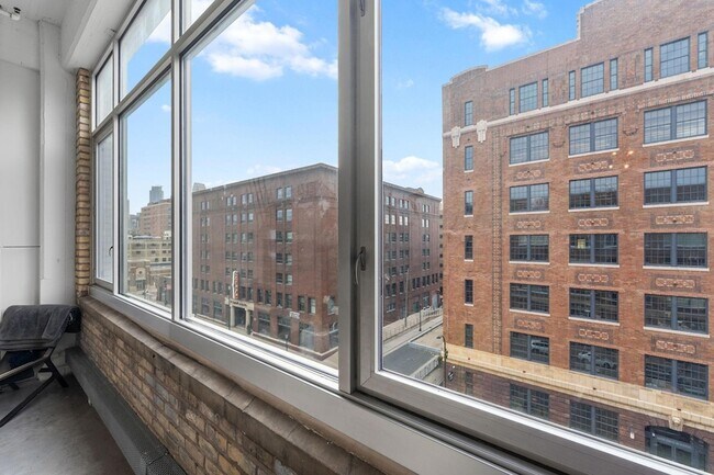 Building Photo - 700 N Washington Ave