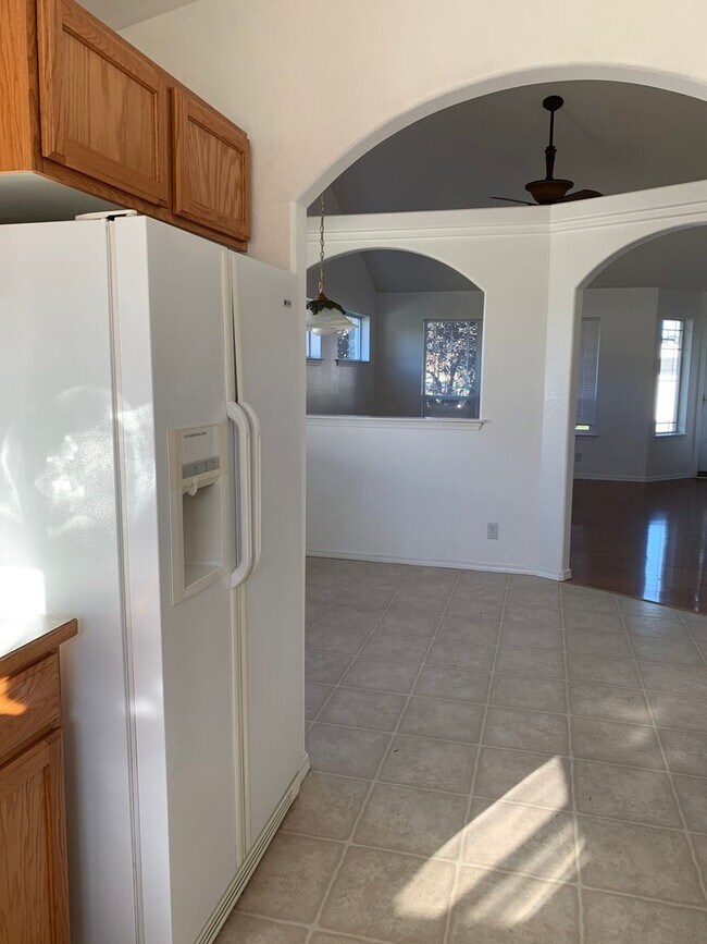 Building Photo - Charming Single-Level Rancher – 2 Bed, 2 Bath