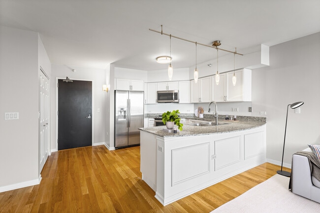 Building Photo - 807 Davis St