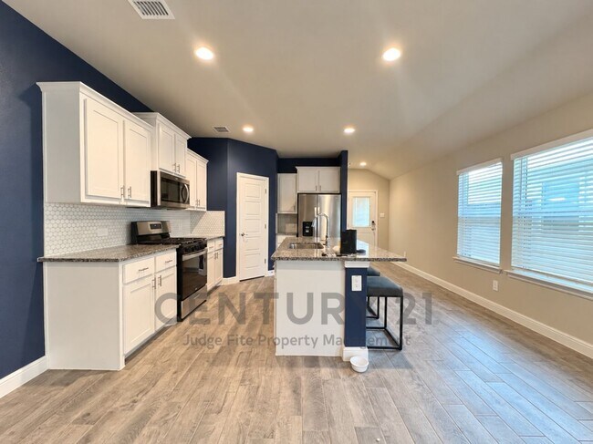 Building Photo - 606 Capstone Cir