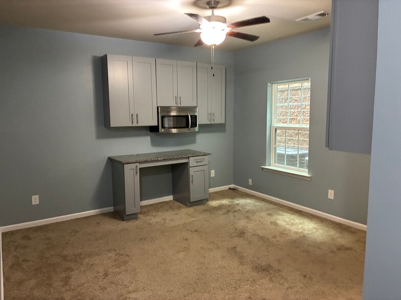 Building Photo - Room in Townhome on Chatham Ridge Dr