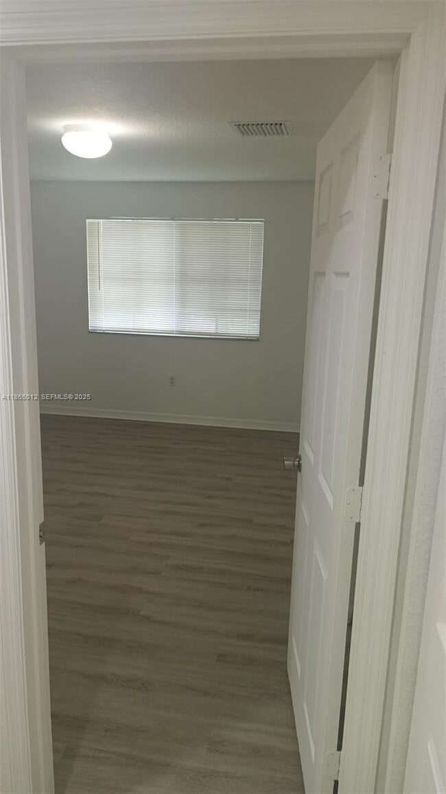 Building Photo - 6042 SW 19th Ct